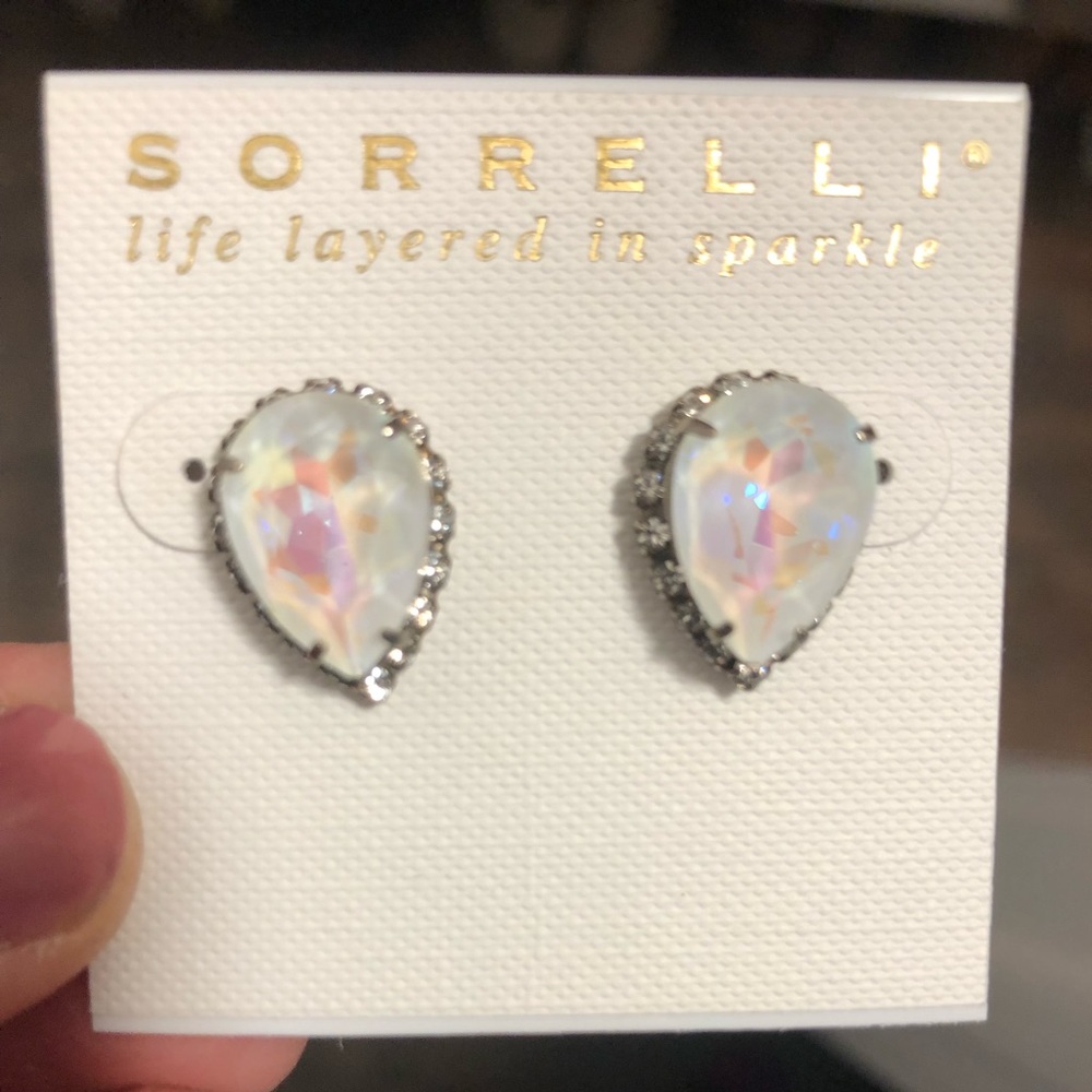 Sorrelli stud earrings